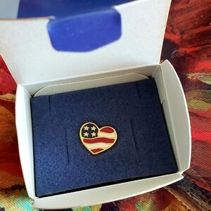 VTG AVON Heart of America Pin - Enameled Gold Tone Heart American Flag - NIB/NWT